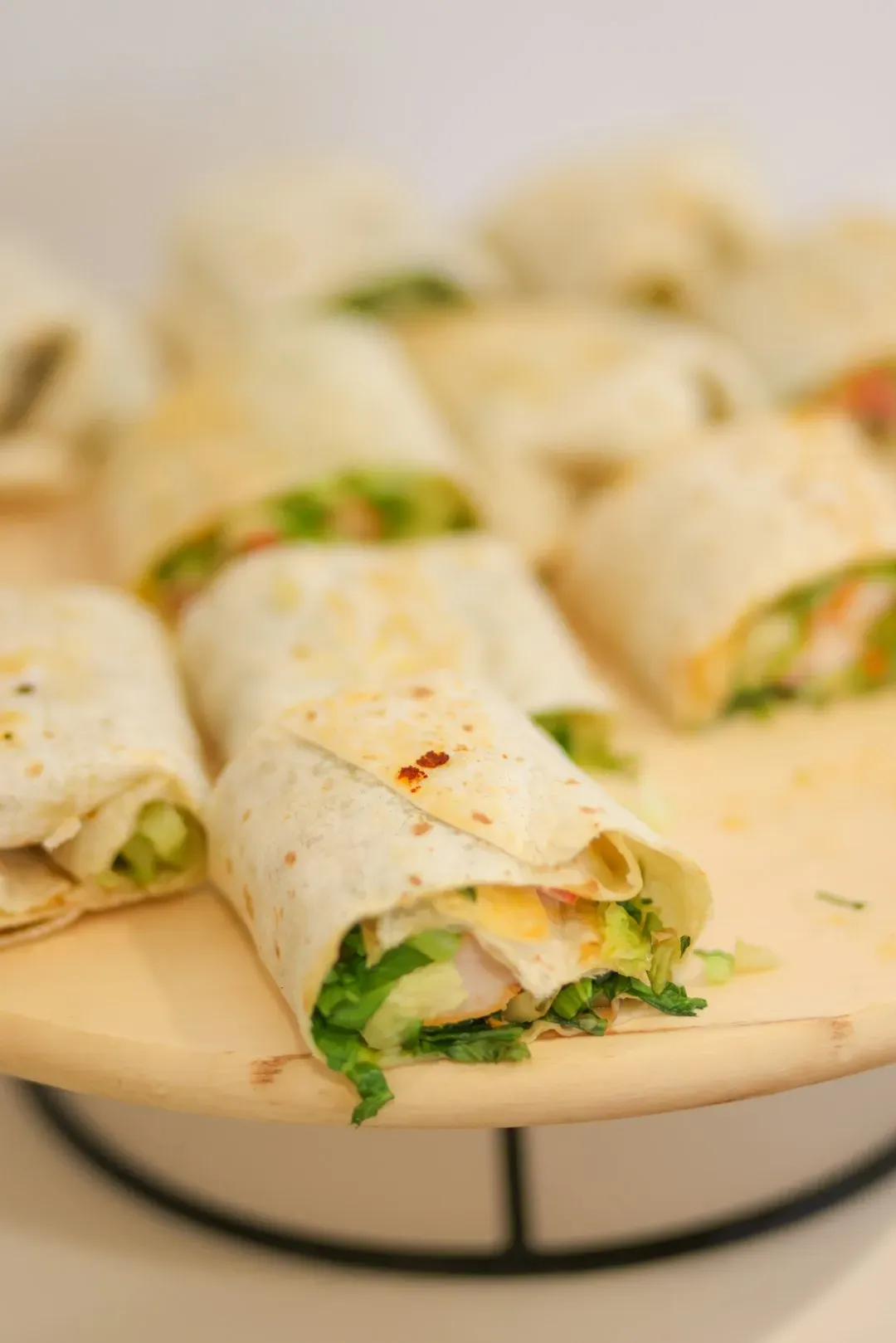 4. Cheesecake Factory Copycat Avocado Egg Rolls (Image Credits: Unsplash)