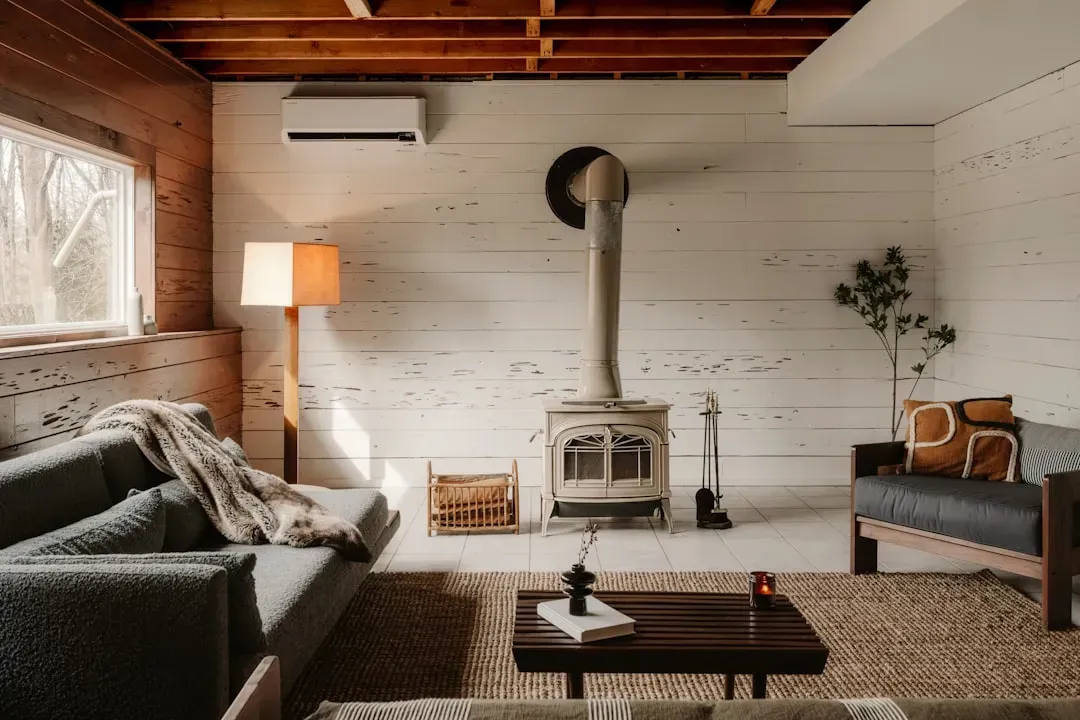 5. Shiplap on every wall (Image Credits: Unsplash)