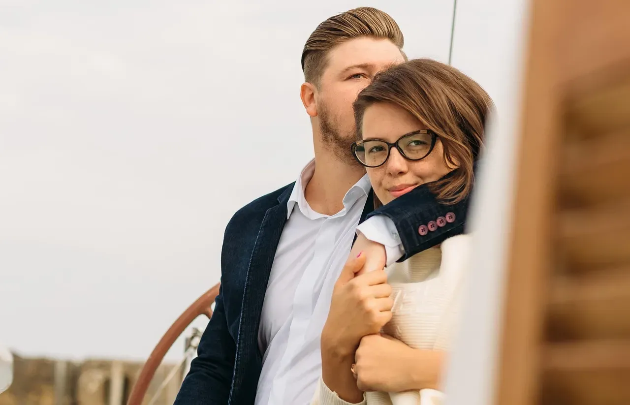 6. A Kiss on the First Date Is Just Good Manners (Image Credits: Pixabay)