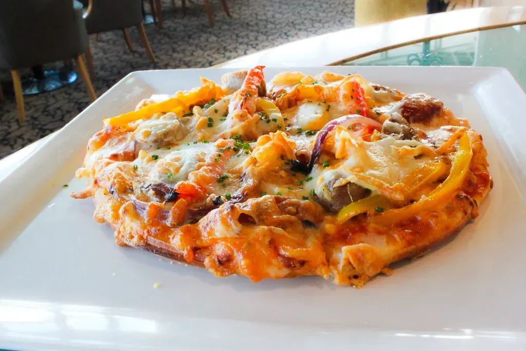 11. Personal pan pizza, Pizza Hut style (ppacificvancouver, Flickr, <a href="https://creativecommons.org/licenses/by/2.0/" target="_blank" rel="noopener">CC BY 2.0</a>)