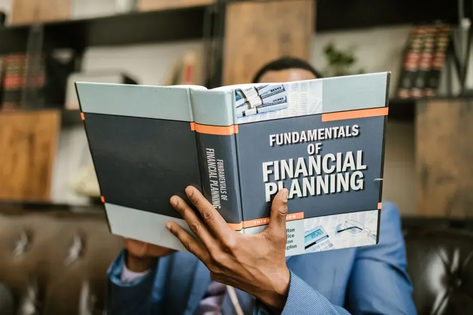 11. Spending Without a Purposeful Financial Plan (Image Credits: Pexels)
