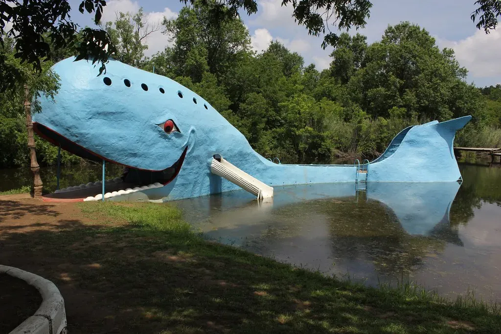 Blue Whale of Catoosa, Oklahoma (TexasExplorer98, Flickr, CC BY 2.0)