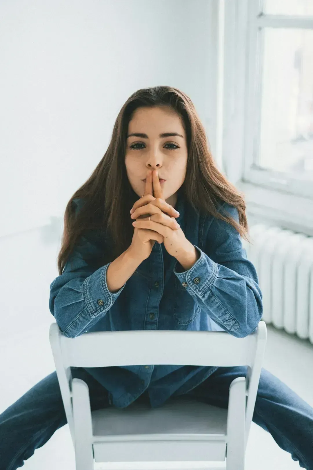 6. They Are Comfortable With Silence (Image Credits: Unsplash)