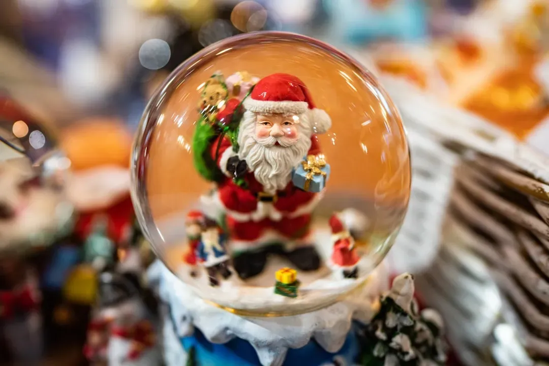 5. Snow Globes (Image Credits: Unsplash)