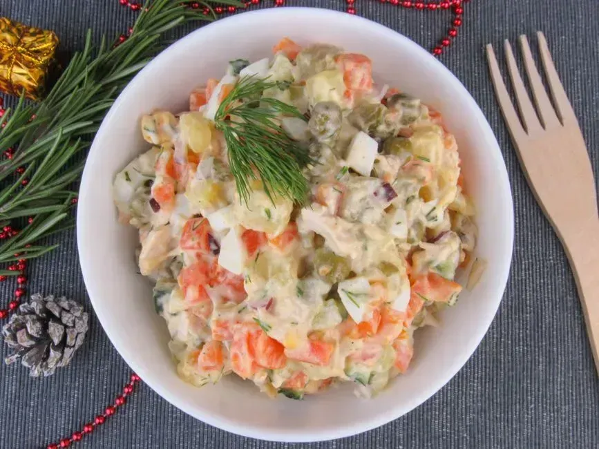 3. Mayonnaise-Based Dishes Left Out at a Gathering (Image Credits: Pexels)