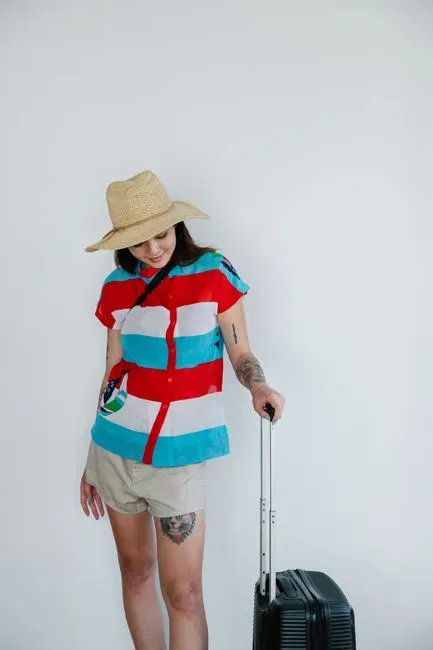 1. Wearing the Unofficial American Tourist Uniform (Image Credits: Pexels)