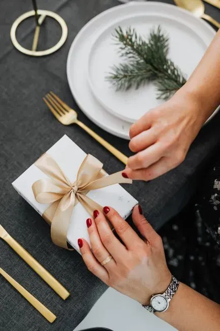 9. Bringing a hostess gift that requires immediate attention (Image Credits: Pexels)