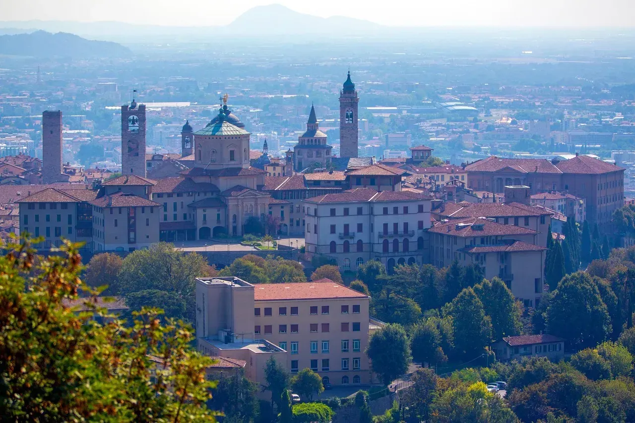 Bergamo and the Hilltop Città Alta (Image Credits: Pixabay)