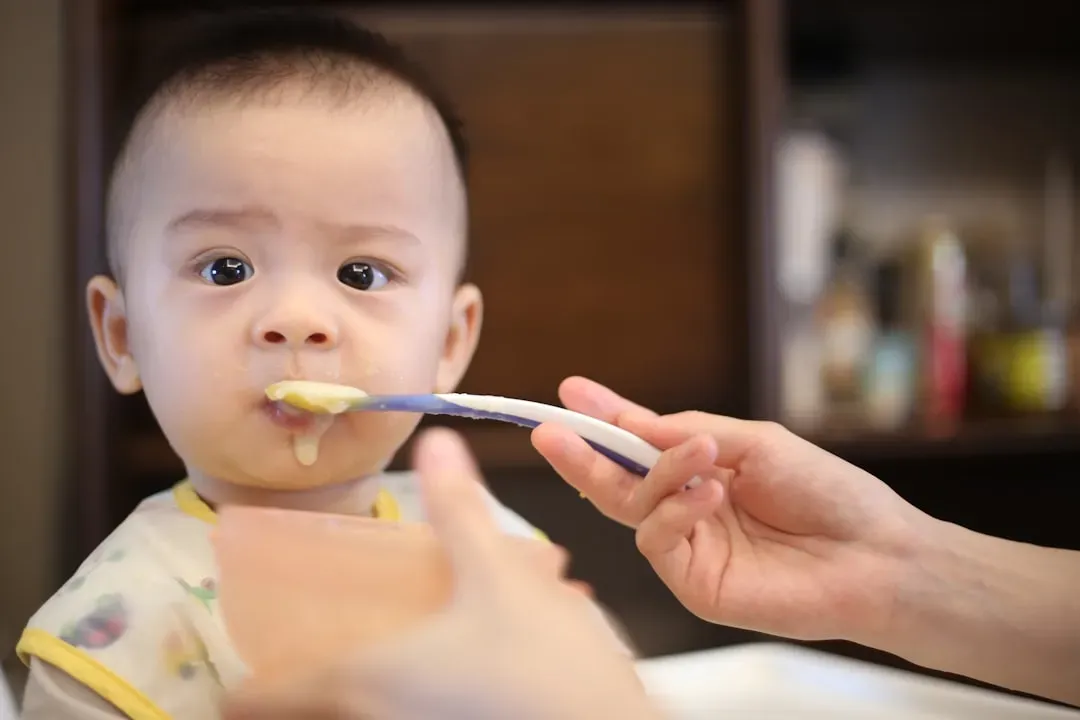 11. Letting Babies Cry It Out on a Strict Four-Hour Feeding Schedule (Image Credits: Unsplash)