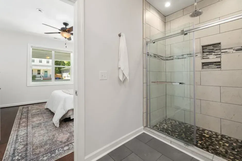 9. Main-floor bedrooms and walk-in showers become non-negotiable (Image Credits: Pexels)