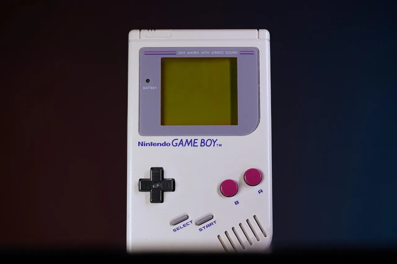 7. A Game Boy (Image Credits: Pixabay)