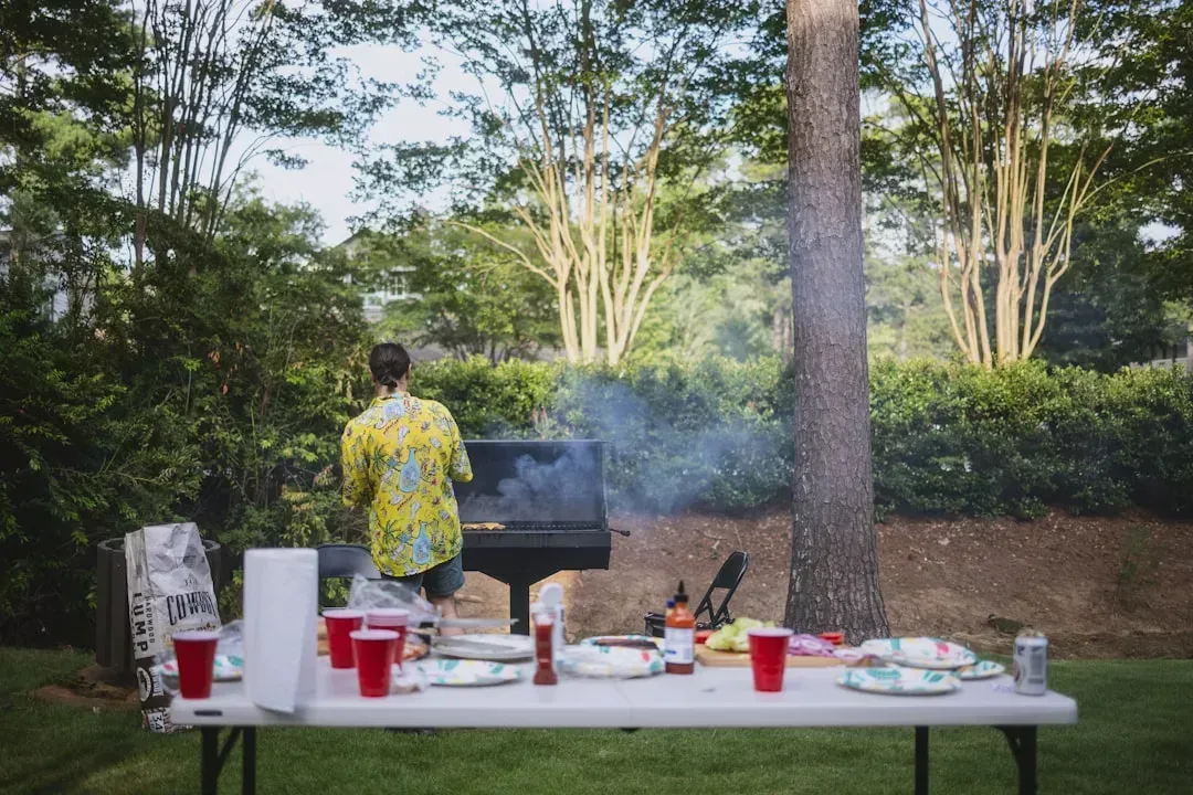 6. Leaving before helping with any cleanup (Image Credits: Unsplash)