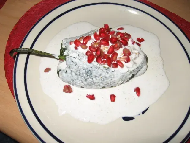 Green Chile Dishes in New Mexico (Image Credits: Originally posted to Flickr as Chiles en nogada, CC BY 2.0)