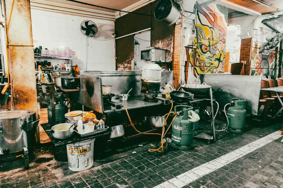 6. Exposing Visually Unappealing Cooking Processes (Image Credits: Unsplash)