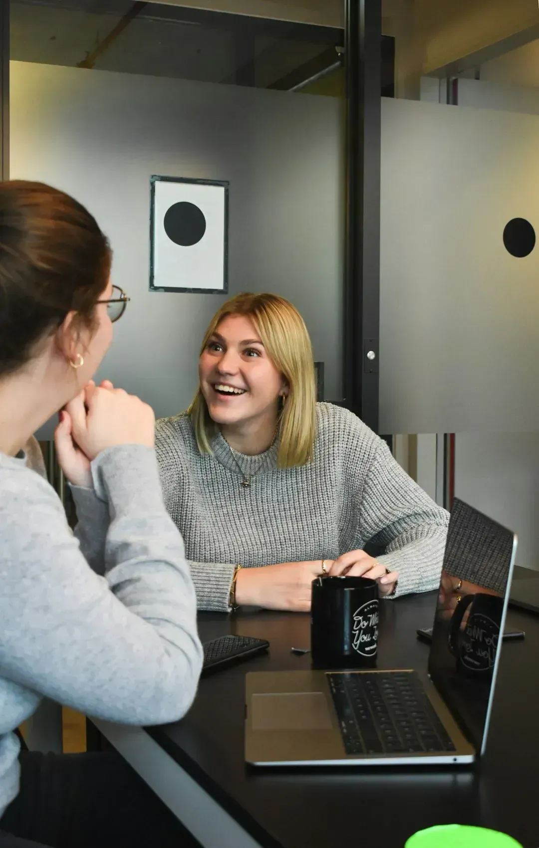 Casual, low stakes conversation with coworkers (Image Credits: Unsplash)