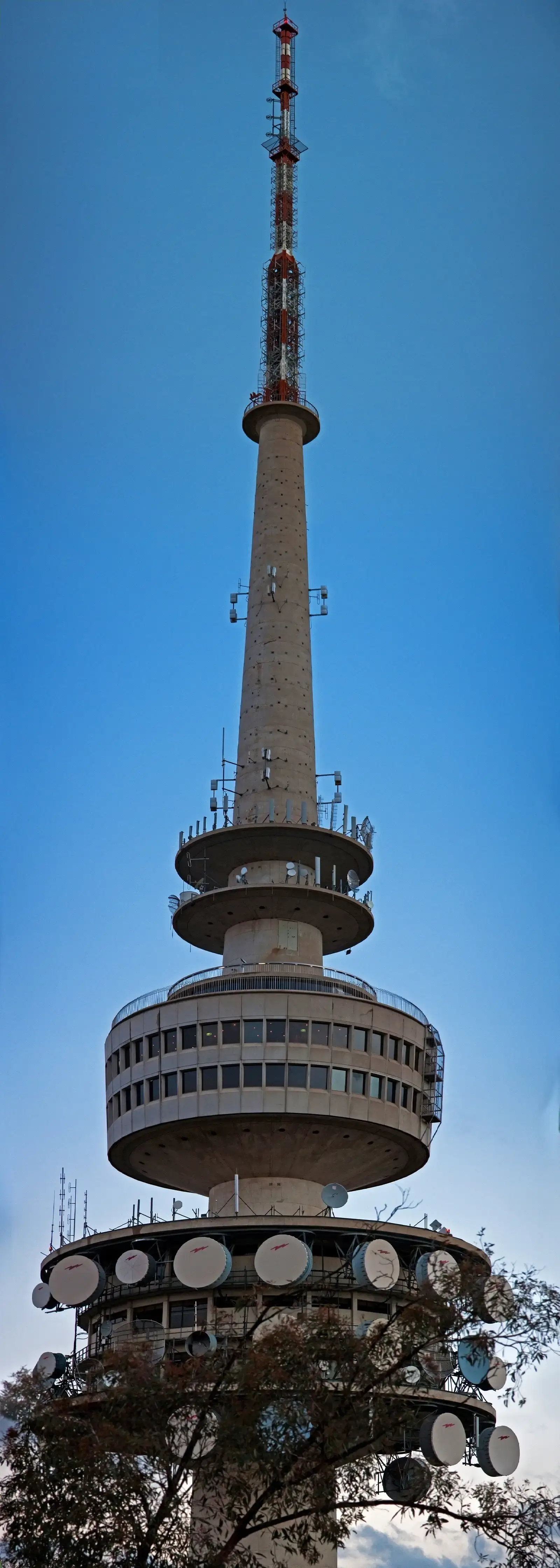 Canberra, Australia: A Planned City With Hills and Open Air (By Трансаэро, CC BY-SA 3.0)