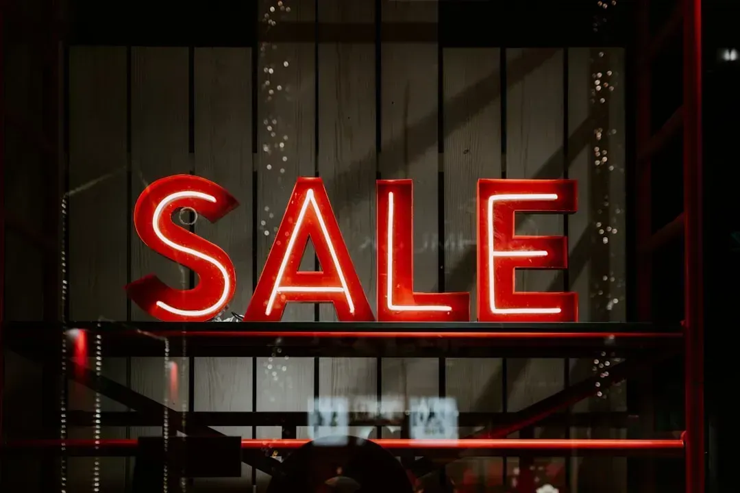 3. End-of-season timing beats waiting for advertised sales (Image Credits: Unsplash)