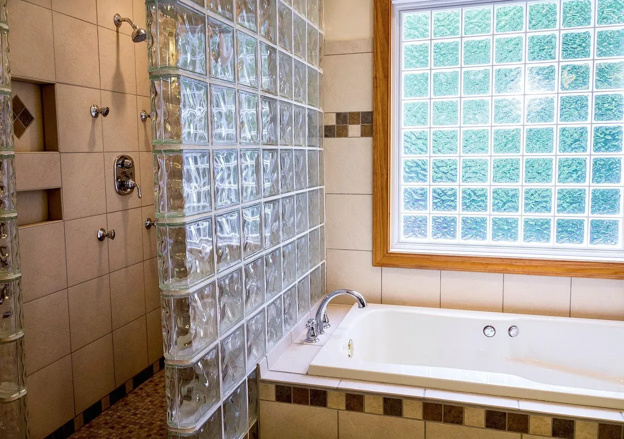 1. The Jetted Jacuzzi Tub: Once a Luxury Symbol, Now a Liability (Image Credits: Pixabay)