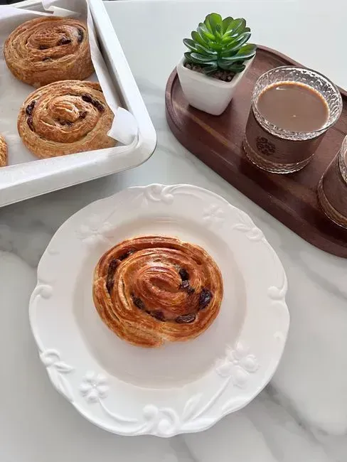 9. Hardee's Cinnamon 'N' Raisin Biscuits (Image Credits: Pexels)