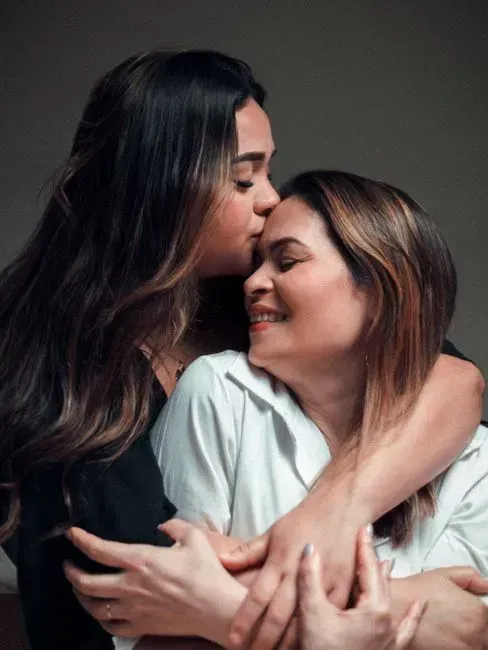 10. Experiencing Consistent, Unconditional Affection (Image Credits: Pexels)