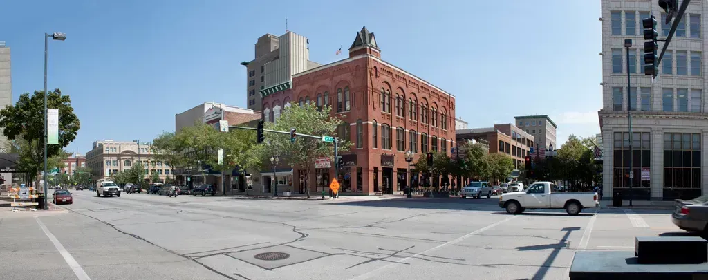 Cedar Rapids, Iowa (Corner of 1st Ave and 2nd St SE, CC BY 2.0)