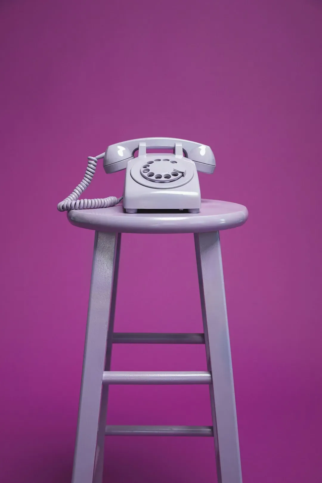 Answering the Phone Without Knowing Who Was Calling (Image Credits: Unsplash)