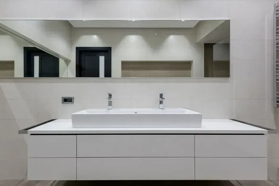 6. Ultra-Glossy Cabinet Finishes (Image Credits: Pexels)