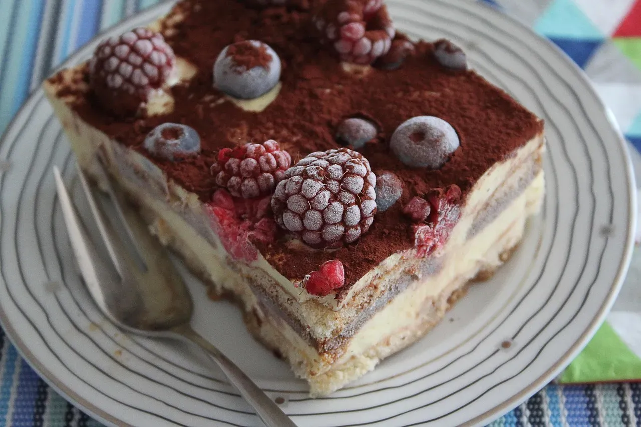 Birthday Cakes: A Frozen Celebration (Image Credits: Pixabay)