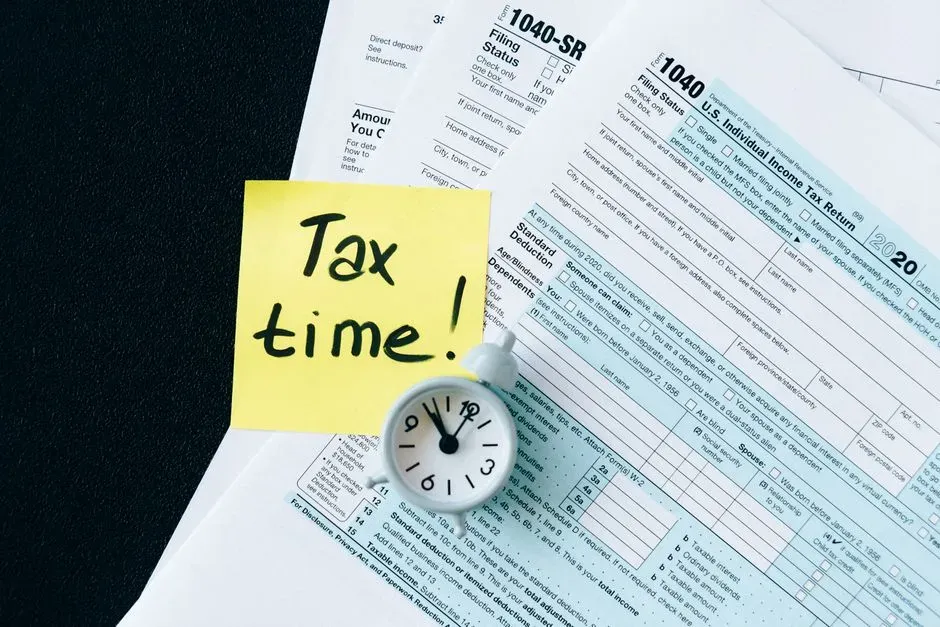 April: income tax season exposes the real difference between the two states (Image Credits: Pexels)