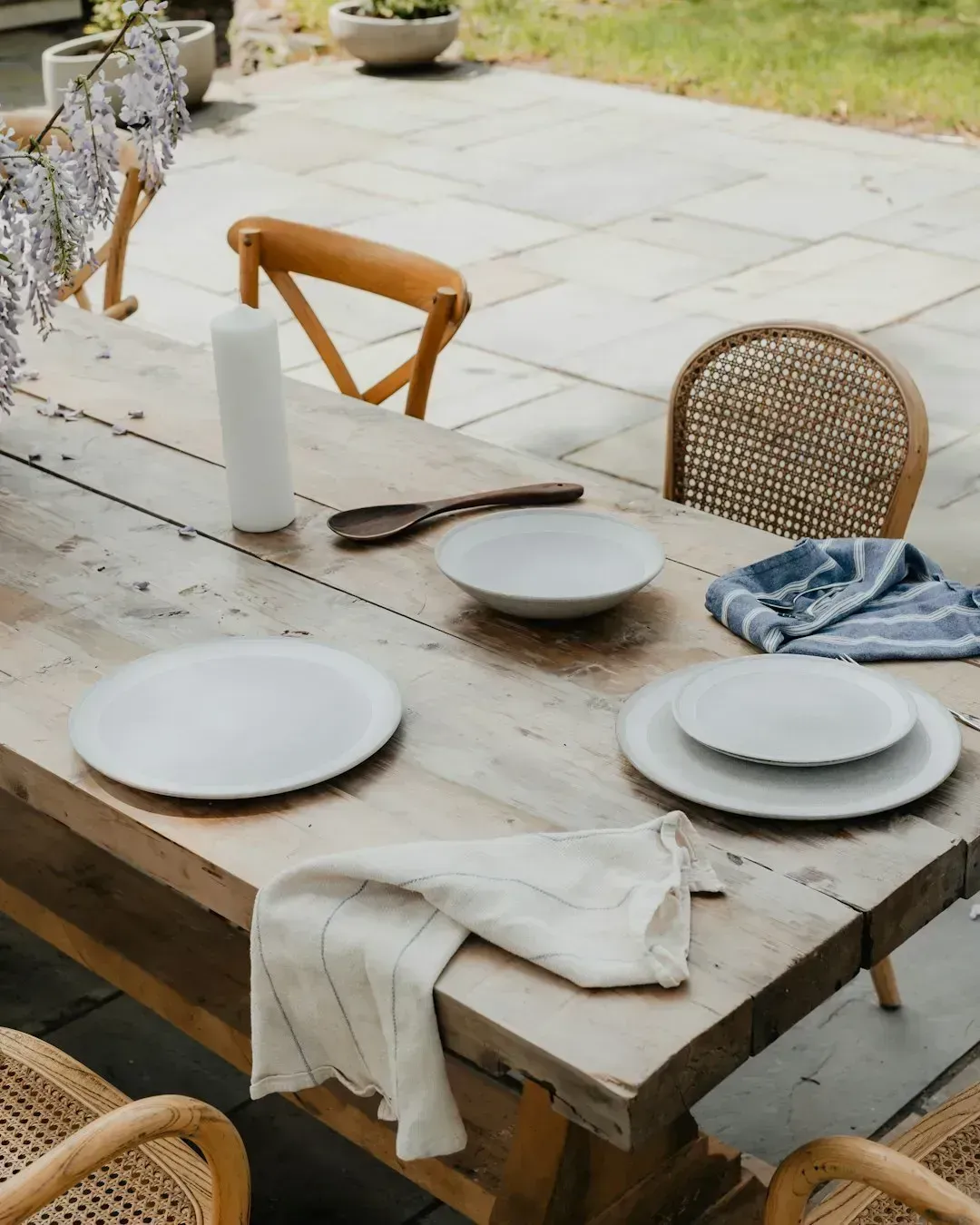 6. Waiting for Everyone to Be Served Before Eating (Image Credits: Unsplash)