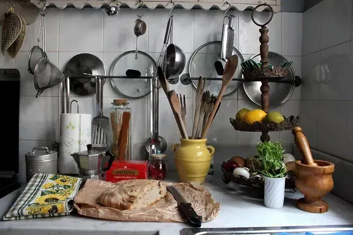 7. Tuscan-inspired kitchens (rebeccac411, Flickr, CC BY 2.0)