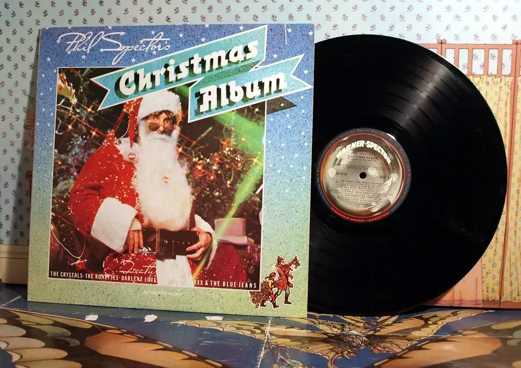 A Christmas Gift for You from Phil Spector (1963) (badgreeb RECORDS - art -photos, Flickr, CC BY-SA 2.0)