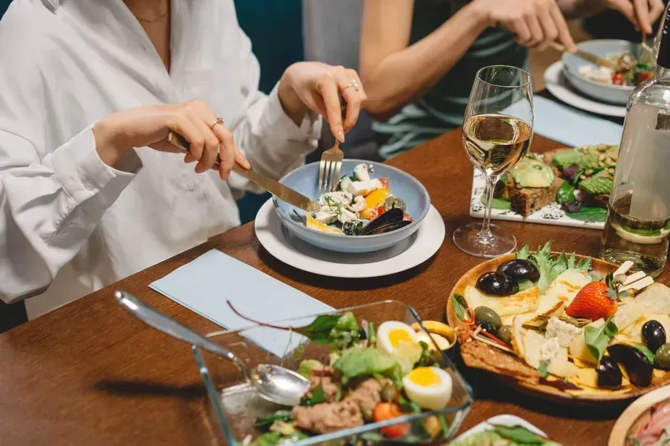 4. Taking a slow, sit-down lunch instead of rushing morning productivity (Image Credits: Pexels)