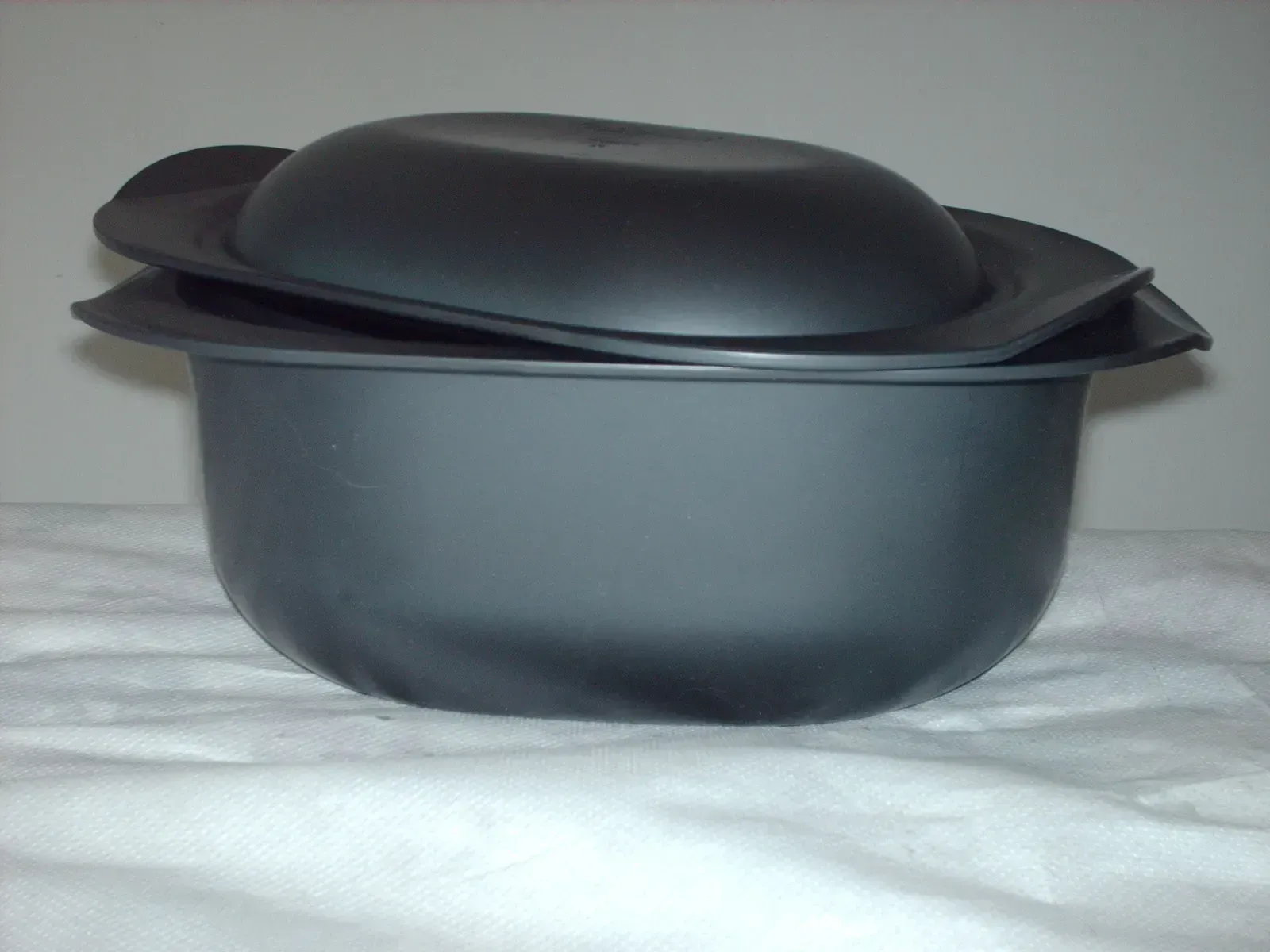 6. Tupperware (Image Credits: By Fiertel91, CC BY 3.0)
