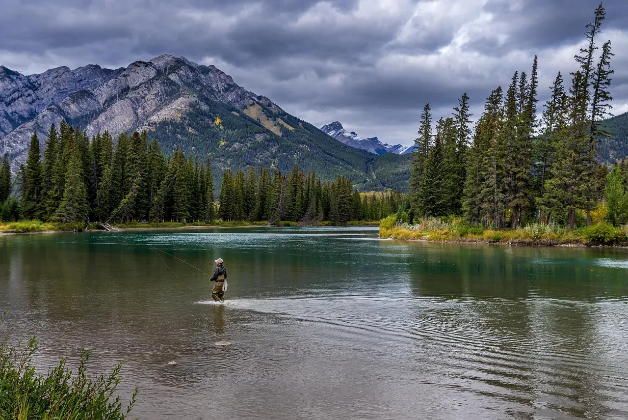 Banff, Alberta: Where the landscape does all the talking (Image Credits: Pixabay)