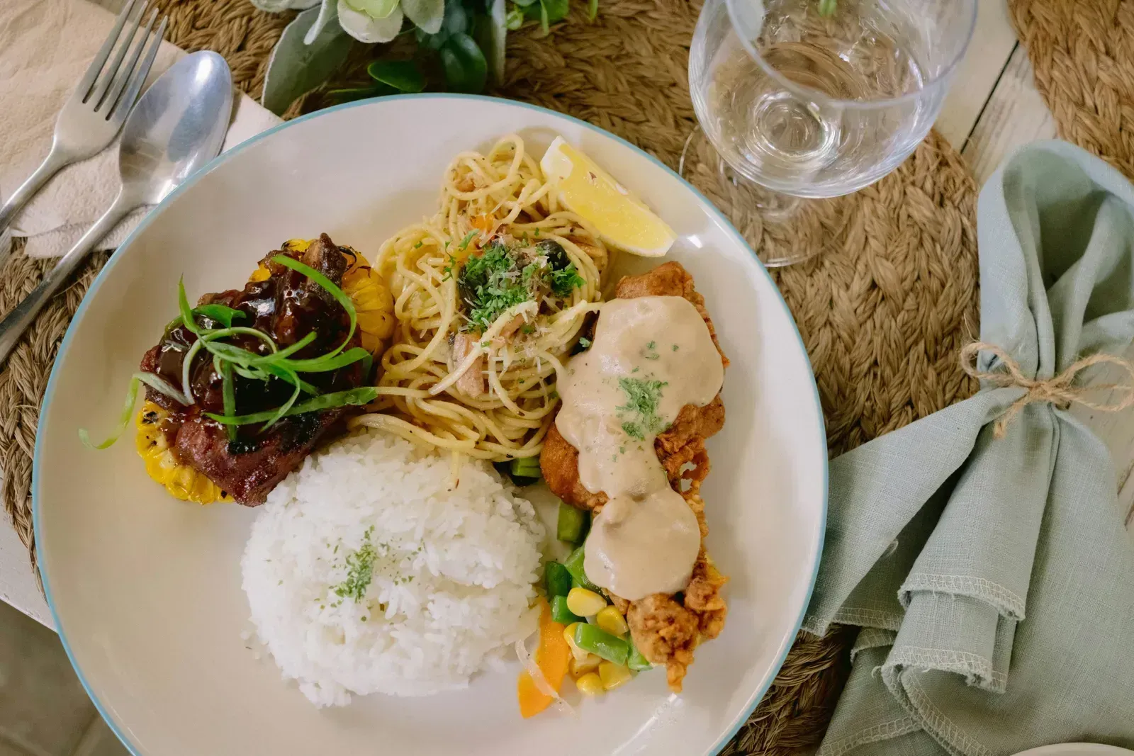 Hawaii's Macaroni Salad and Rice (Image Credits: Unsplash)