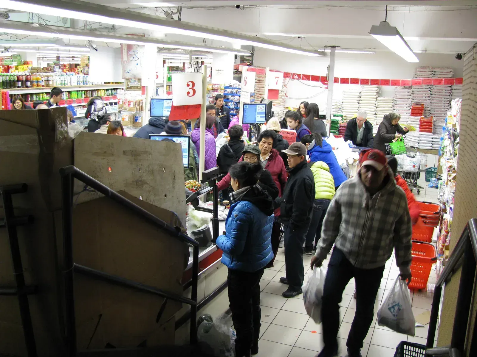 5. Whatever is out during the Sunday afternoon rush (Crowds of Chinese shoppers in a Chinese grocery store/ supermarket, CC BY 2.0)