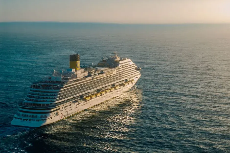 8. They confirm final payment and gratuity details before sailing (Image Credits: Pexels)
