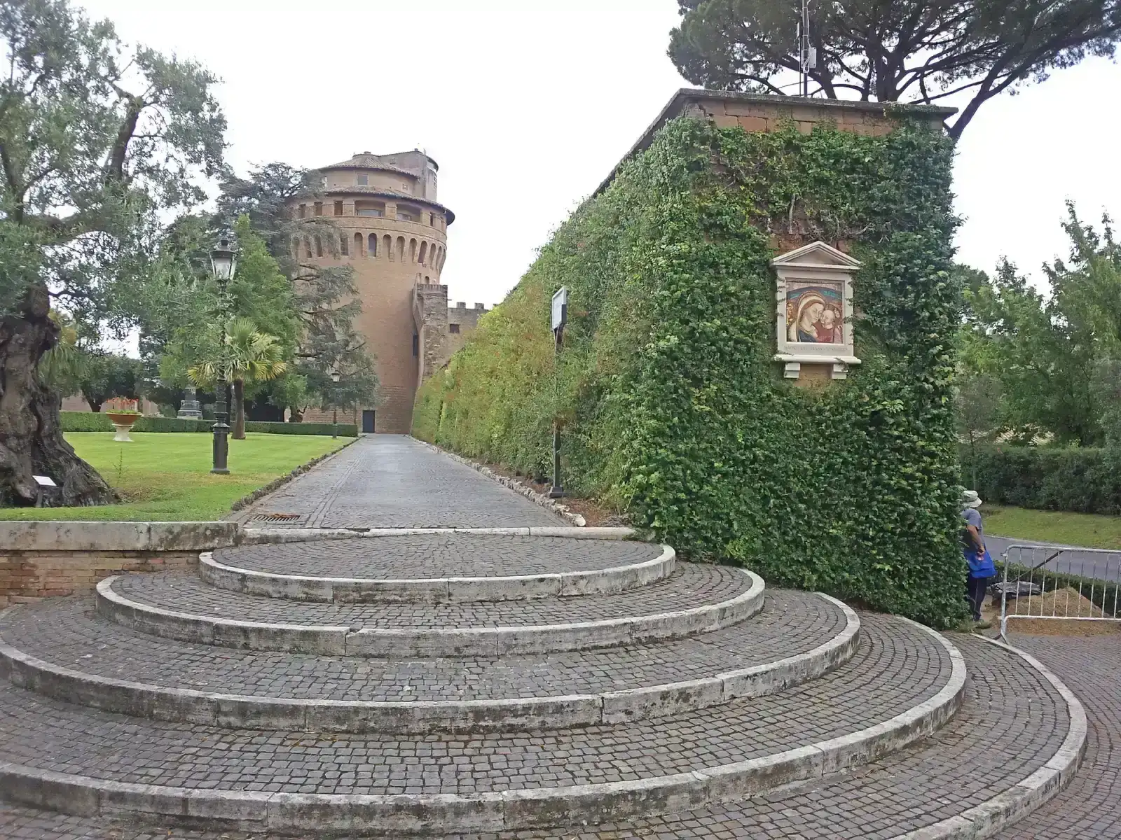 6. Pizzerias Behind the Vatican Walls, Rome (Image Credits: By gugganij, CC BY-SA 3.0)