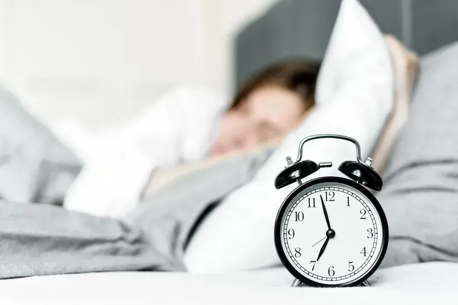 9. Compatible sleep schedules (Image Credits: Pexels)