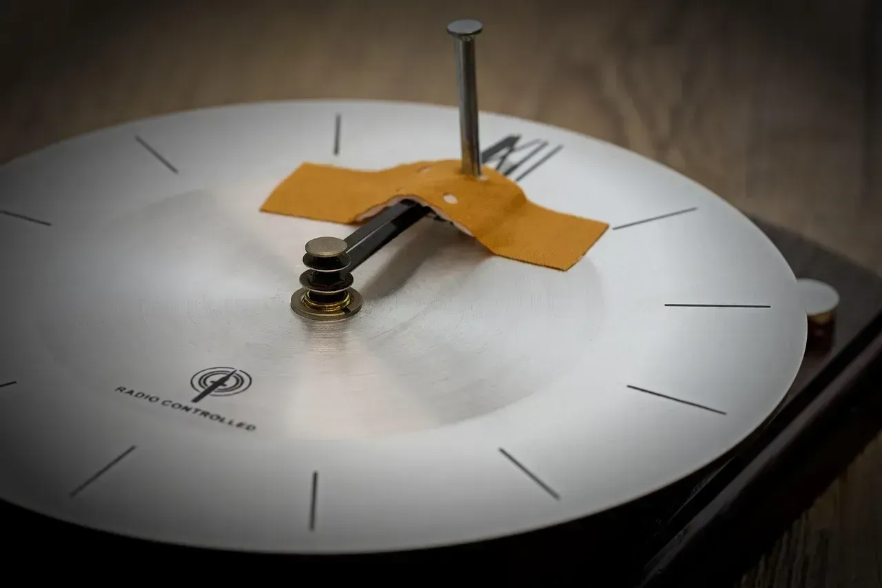 1. Broken or Stopped Clocks (Image Credits: Pixabay)