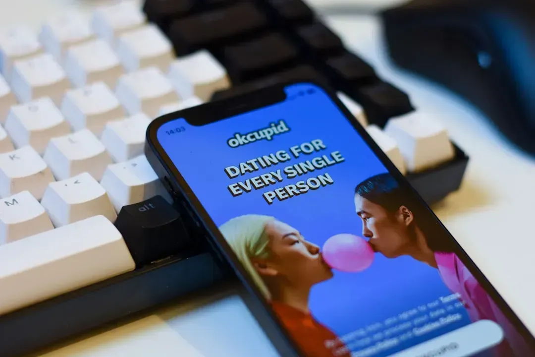 3. Treating Apps as the Only Way to Meet Someone (Image Credits: Unsplash)