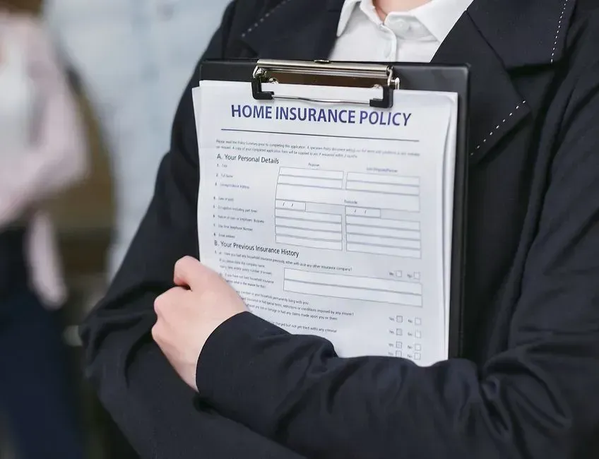Insurance on a vacant or inherited home gets complicated (Image Credits: Pexels)