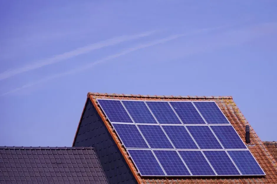 7. Leased or Complicated Solar Panel Systems (Image Credits: Pexels)