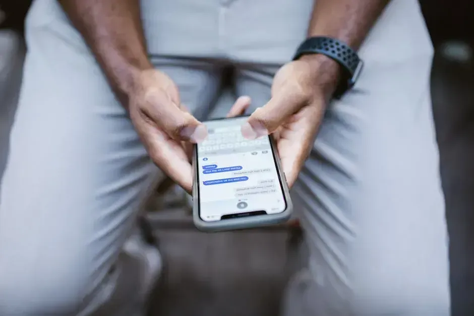 8. Passive-Aggressive Texts About Not Visiting Enough (Image Credits: Pexels)