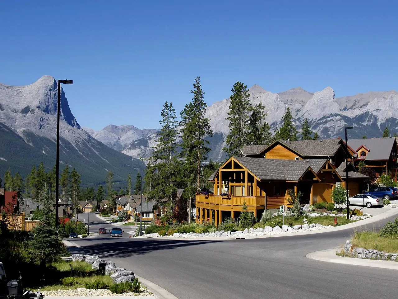 3. Canmore, Alberta (Image Credits: Pixabay)
