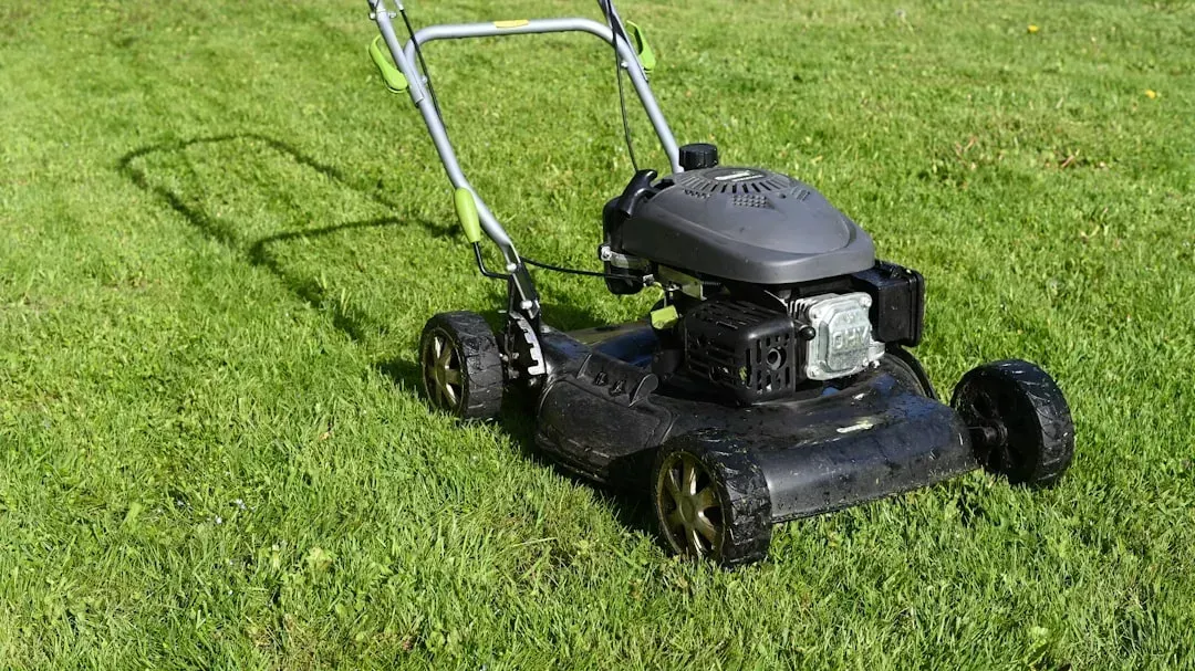 7. Neglecting to Clean the Mower After Each Session (Image Credits: Unsplash)