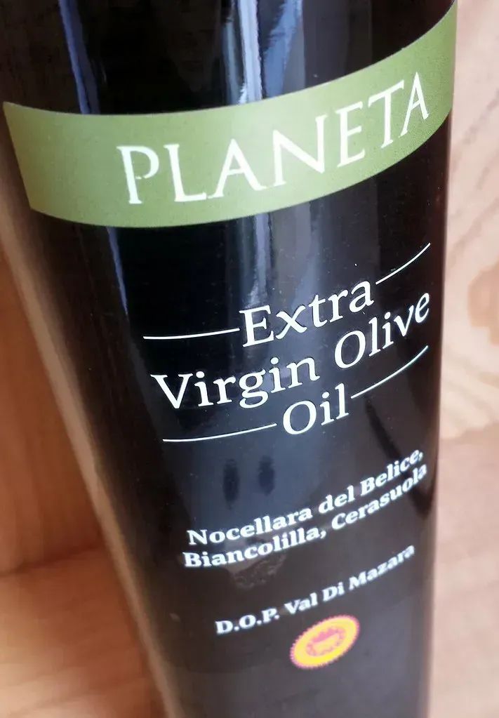 8. Extra Virgin Olive Oil (Fareham Wine, Flickr, CC BY 2.0)