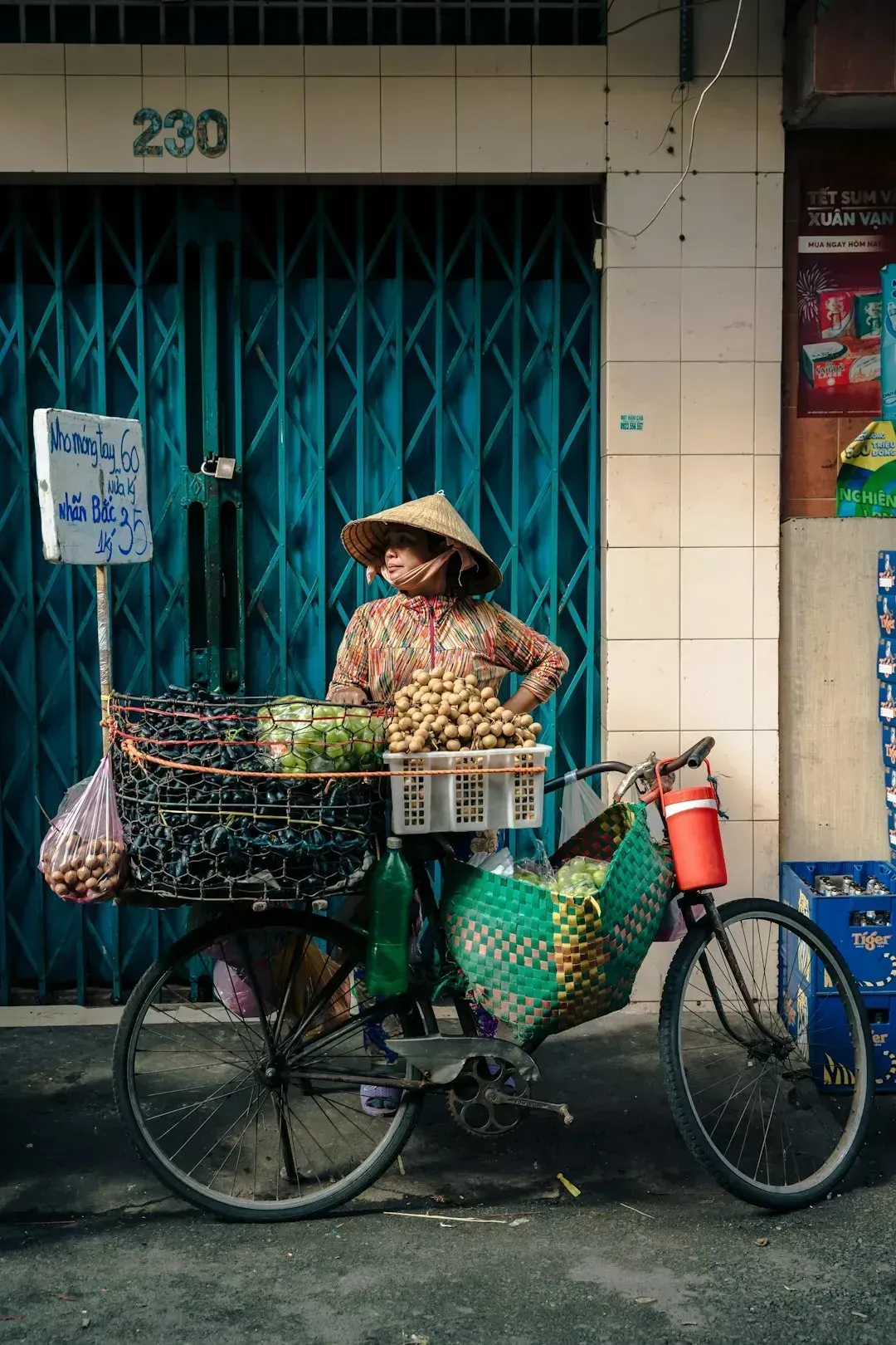 Food Spending: Street Stalls vs. Tourist Menus (Image Credits: Unsplash)