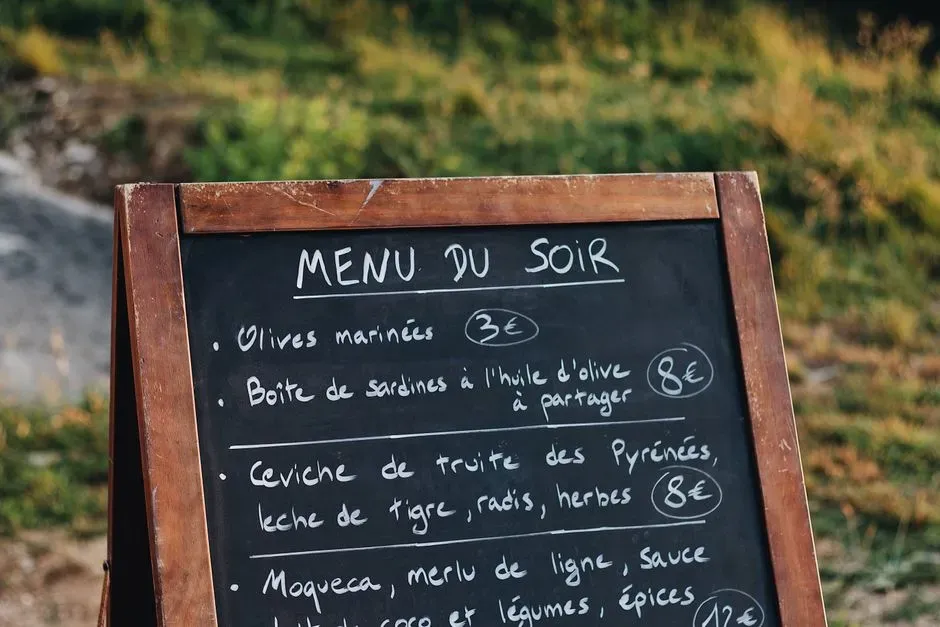 1. The Suspiciously Expensive "Decoy" Dish (Image Credits: Pexels)